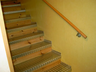 Treppe mit Aluminiumstufen